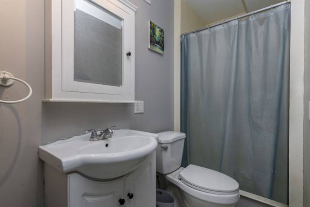 Main floor bathroom: Full bath with shower